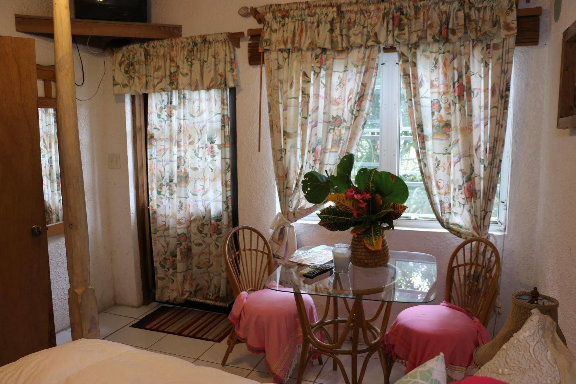 The Sugar Apple Lodging Dunmore Town Zewnętrze zdjęcie